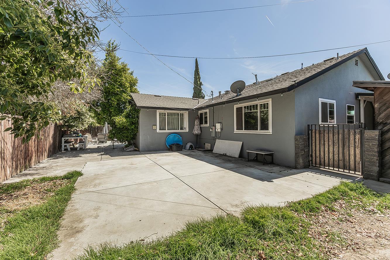 2937 E Willis Ave, Fresno, CA 93726