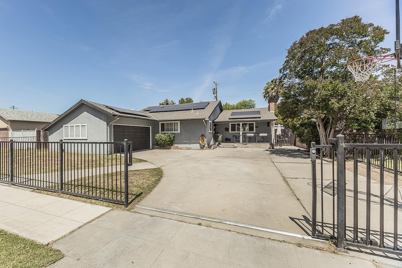 2937 E Willis Ave, Fresno, CA 93726