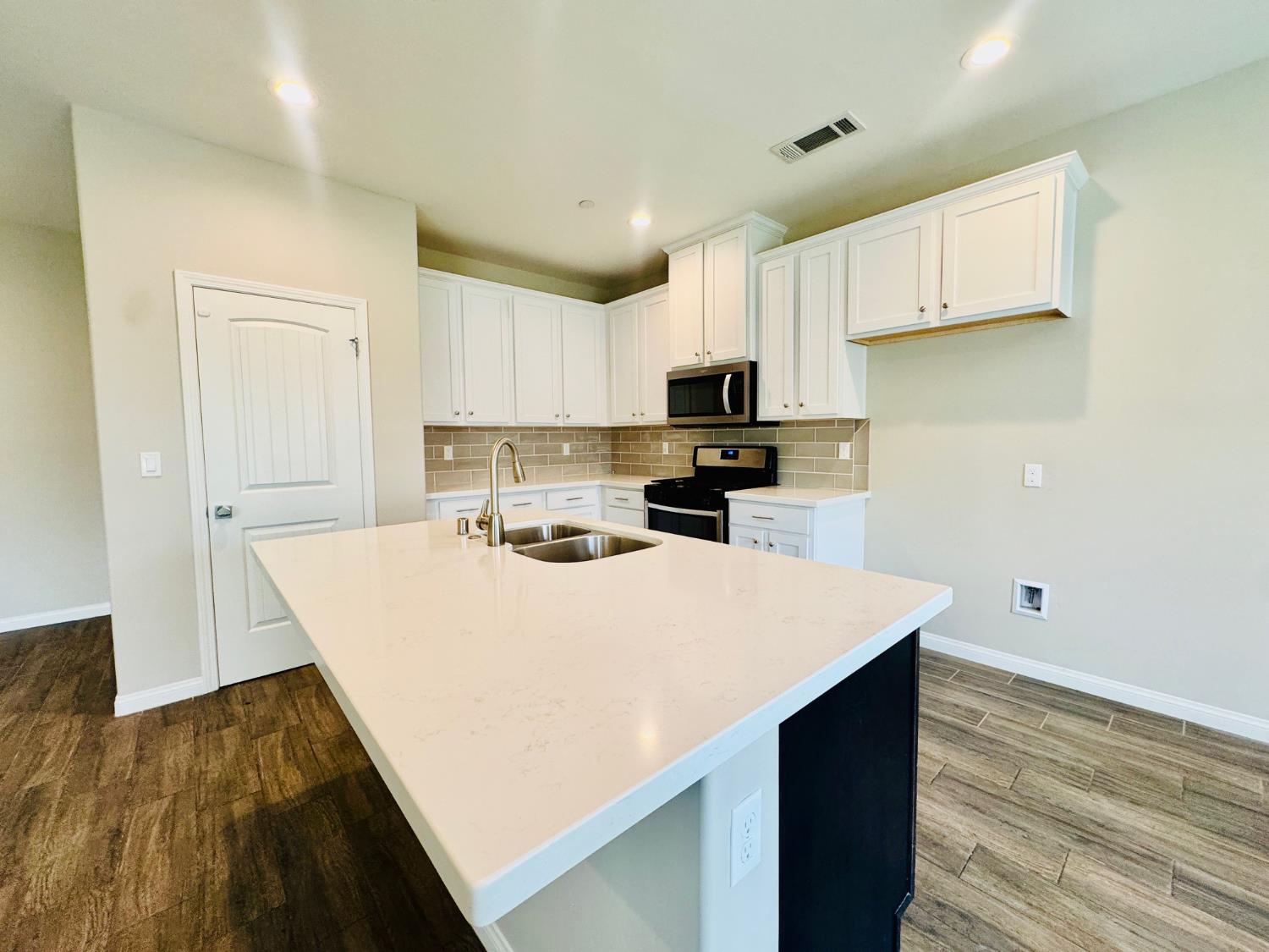 8504 Kowa St, Bakersfield, CA 93314