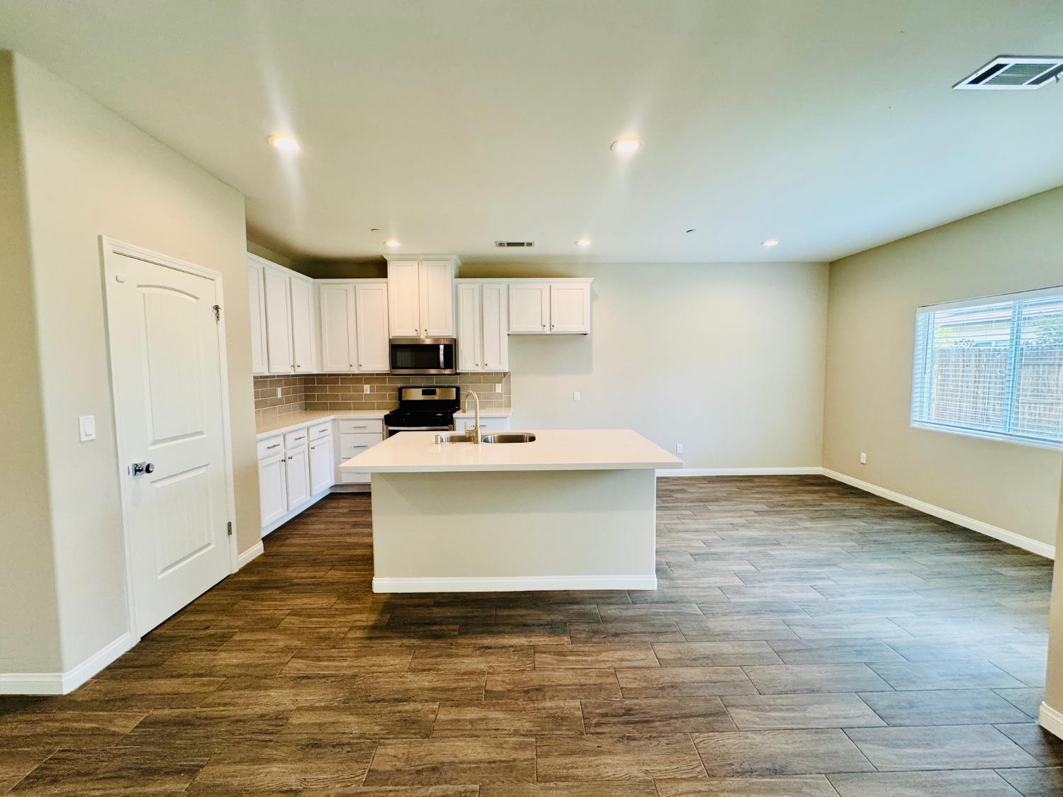 8504 Kowa St, Bakersfield, CA 93314