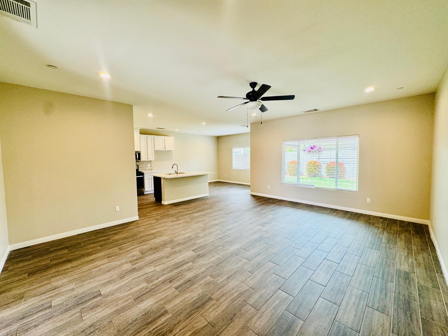 8504 Kowa St, Bakersfield, CA 93314