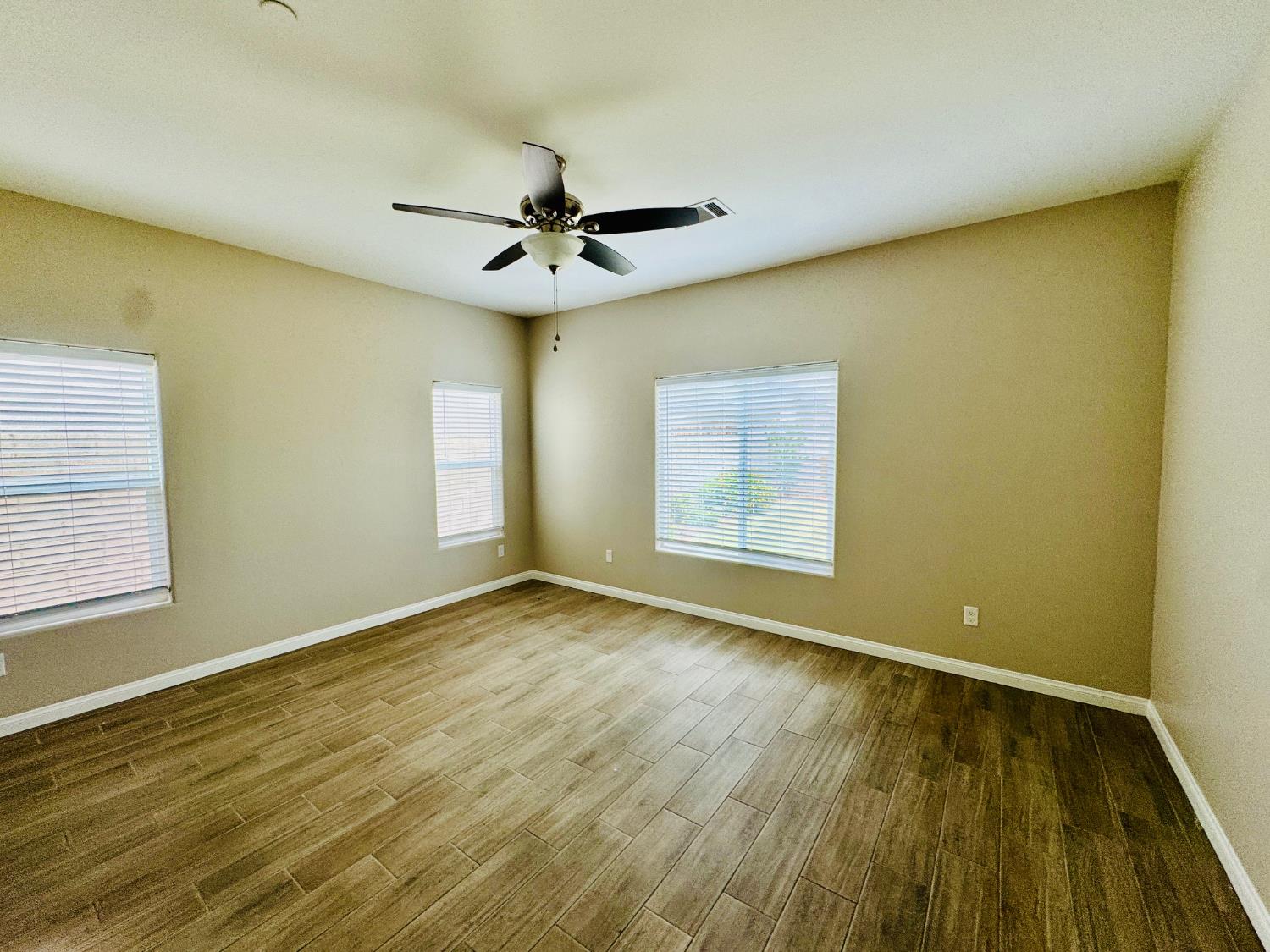 8512 Kowa St, Bakersfield, CA 93314