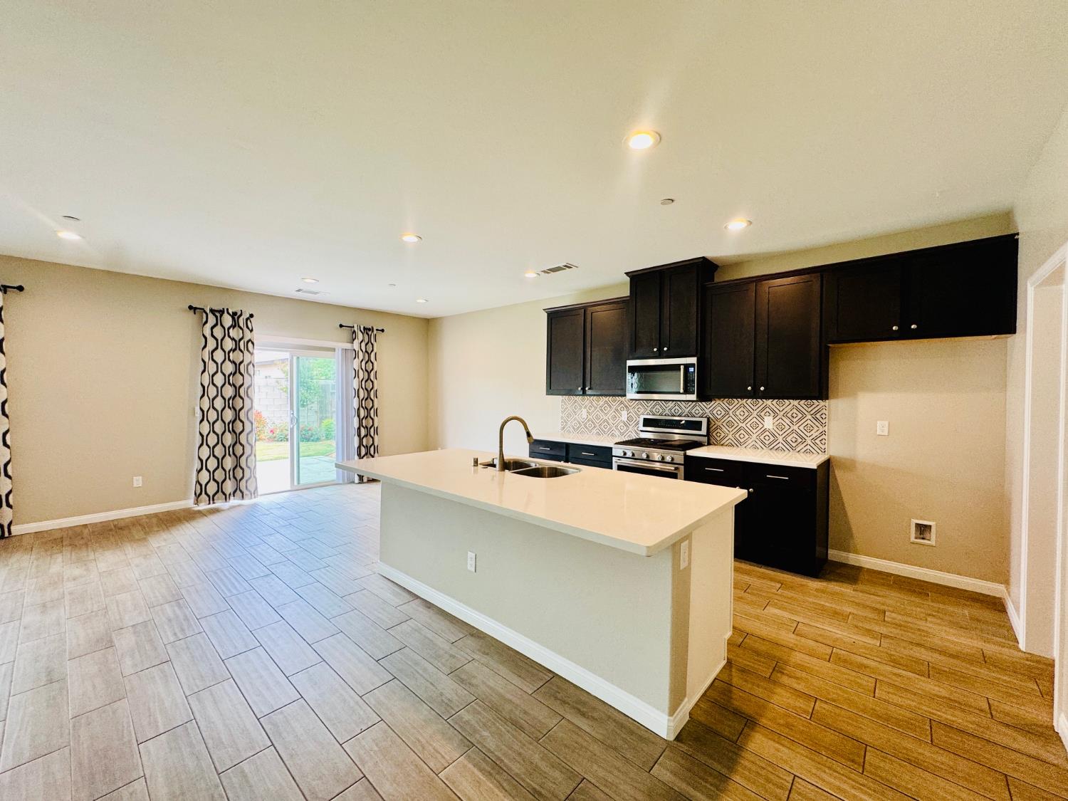 8512 Kowa St, Bakersfield, CA 93314