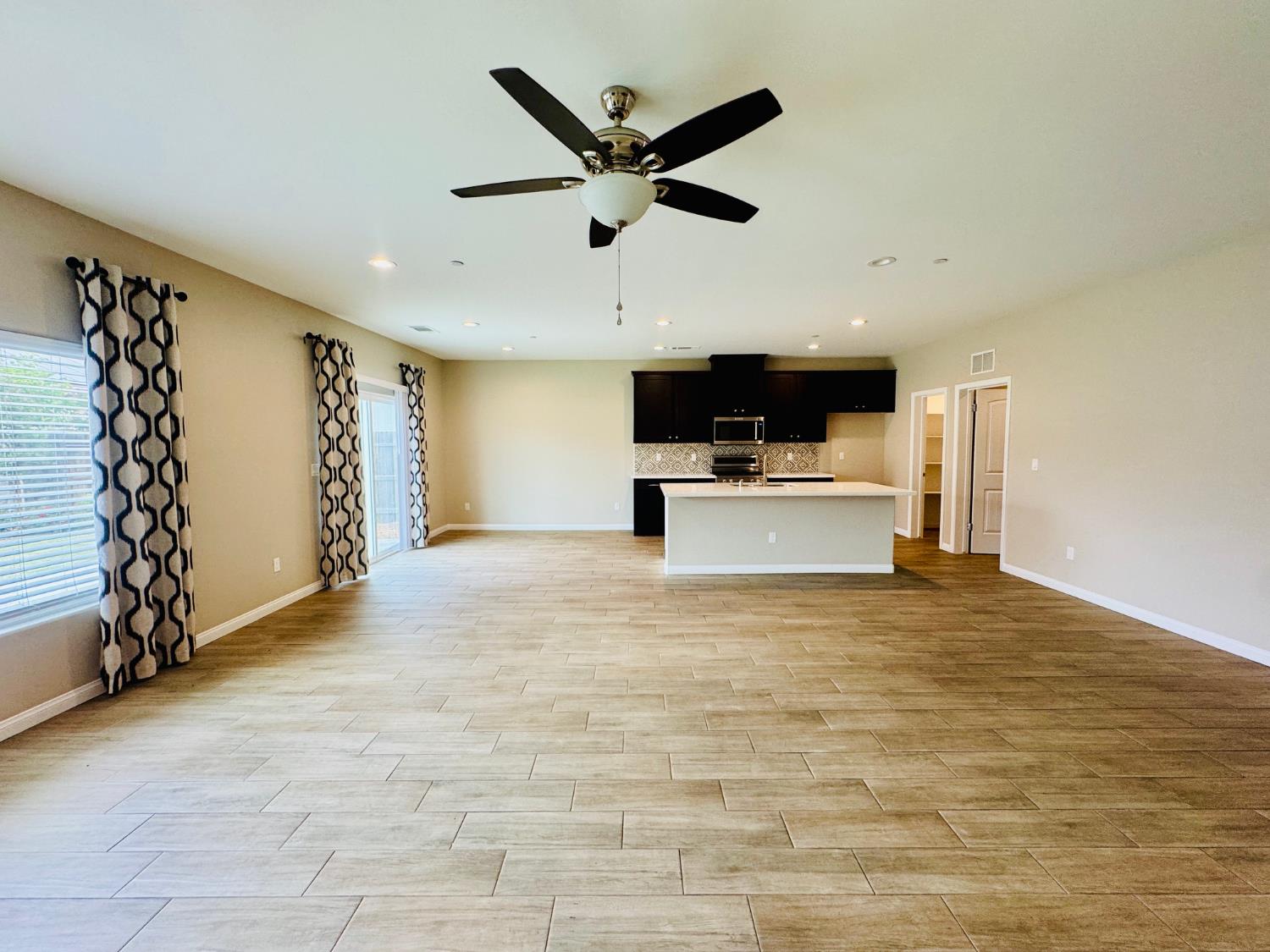 8512 Kowa St, Bakersfield, CA 93314