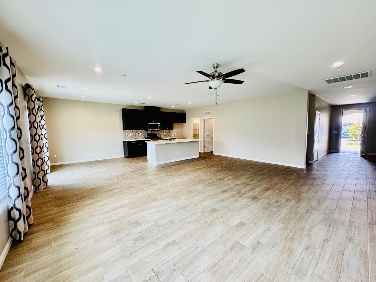 8512 Kowa St, Bakersfield, CA 93314