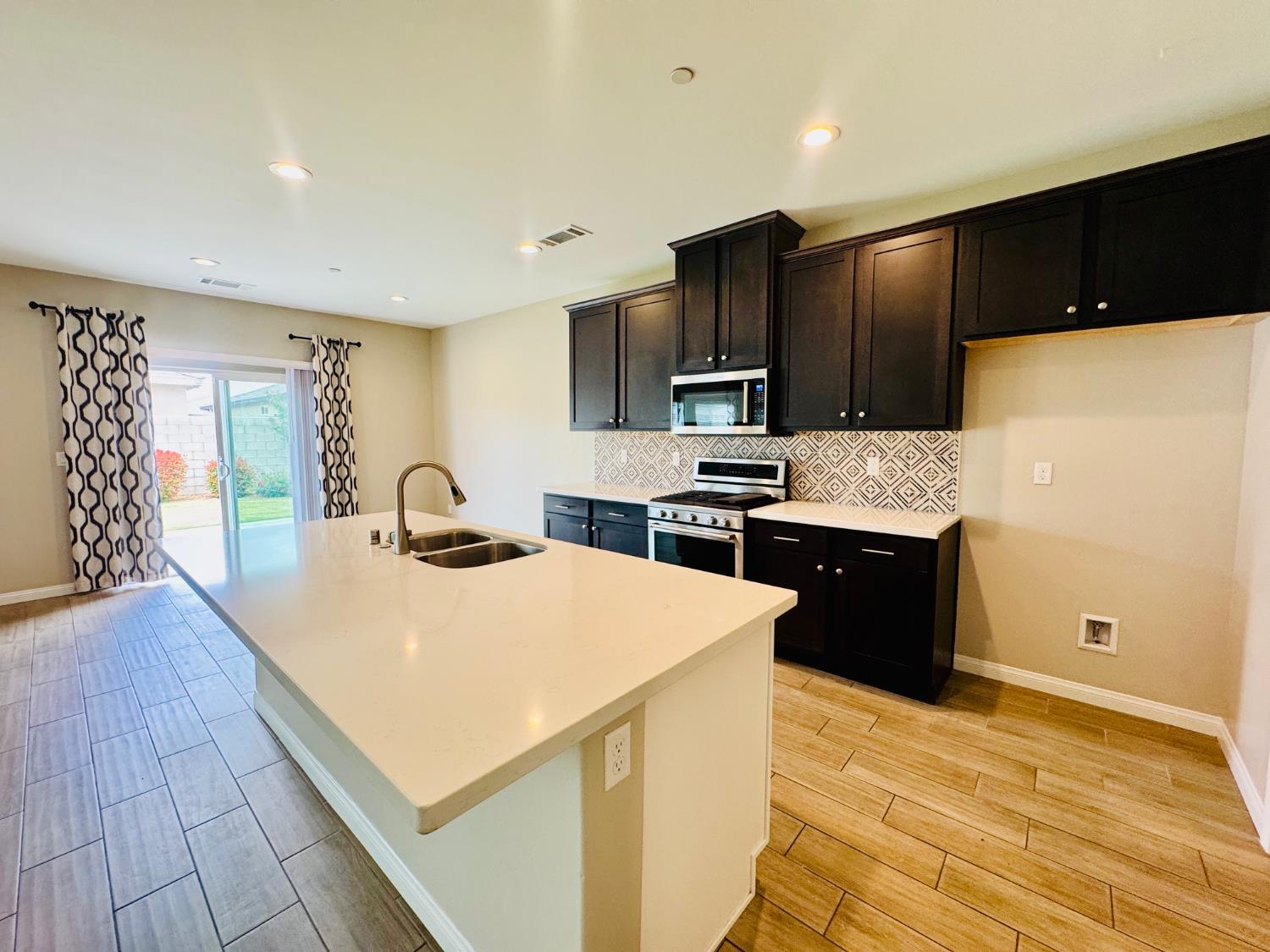 8512 Kowa St, Bakersfield, CA 93314