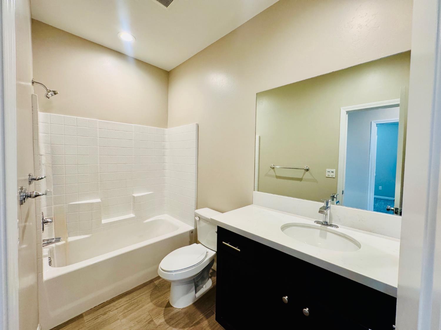 8512 Kowa St, Bakersfield, CA 93314