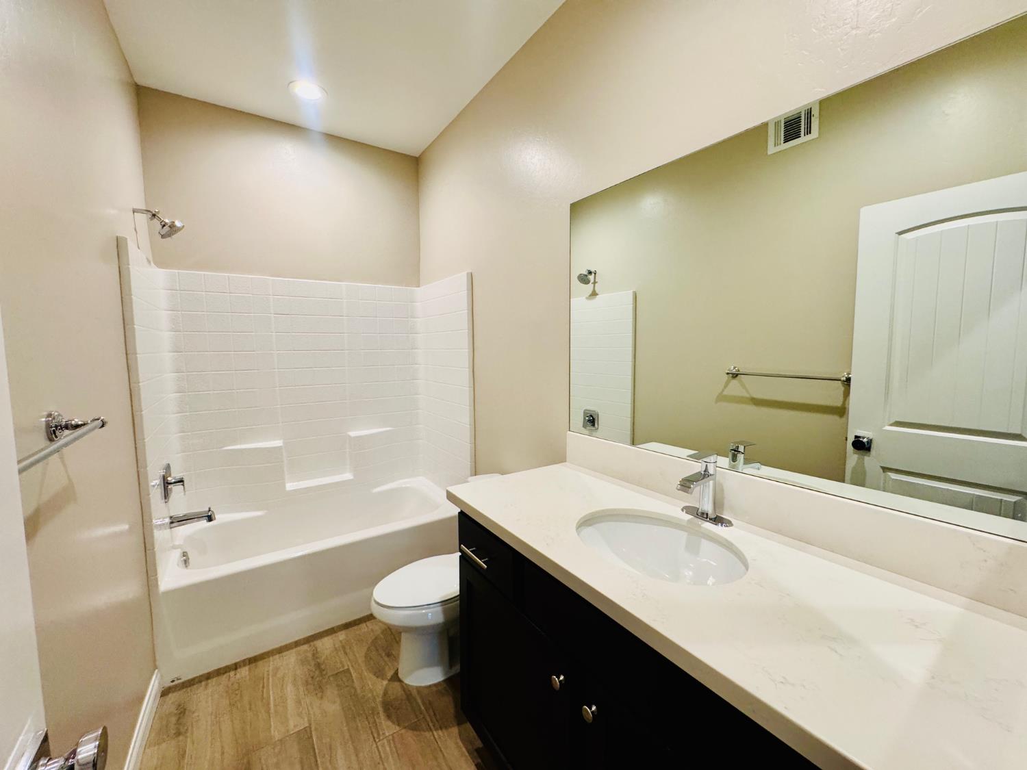 8512 Kowa St, Bakersfield, CA 93314