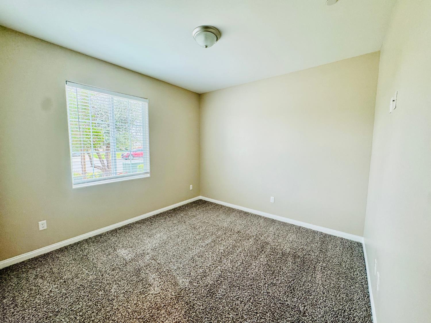 8512 Kowa St, Bakersfield, CA 93314