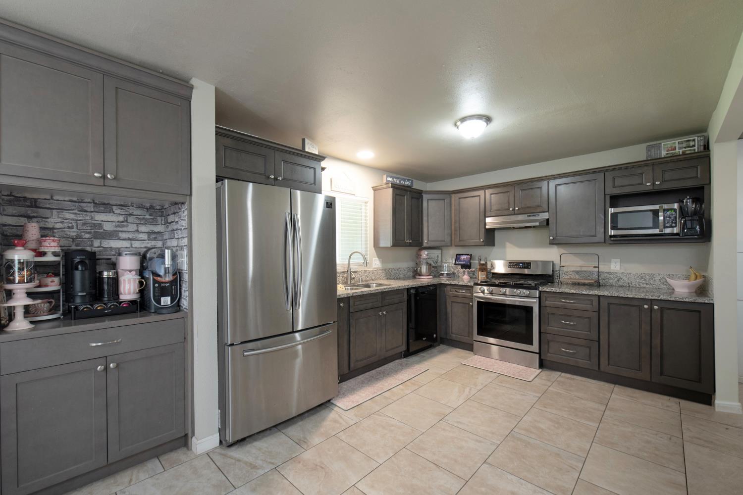 814 W Vassar Ave, Fresno, CA 93705