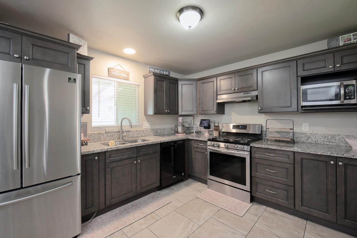 814 W Vassar Ave, Fresno, CA 93705