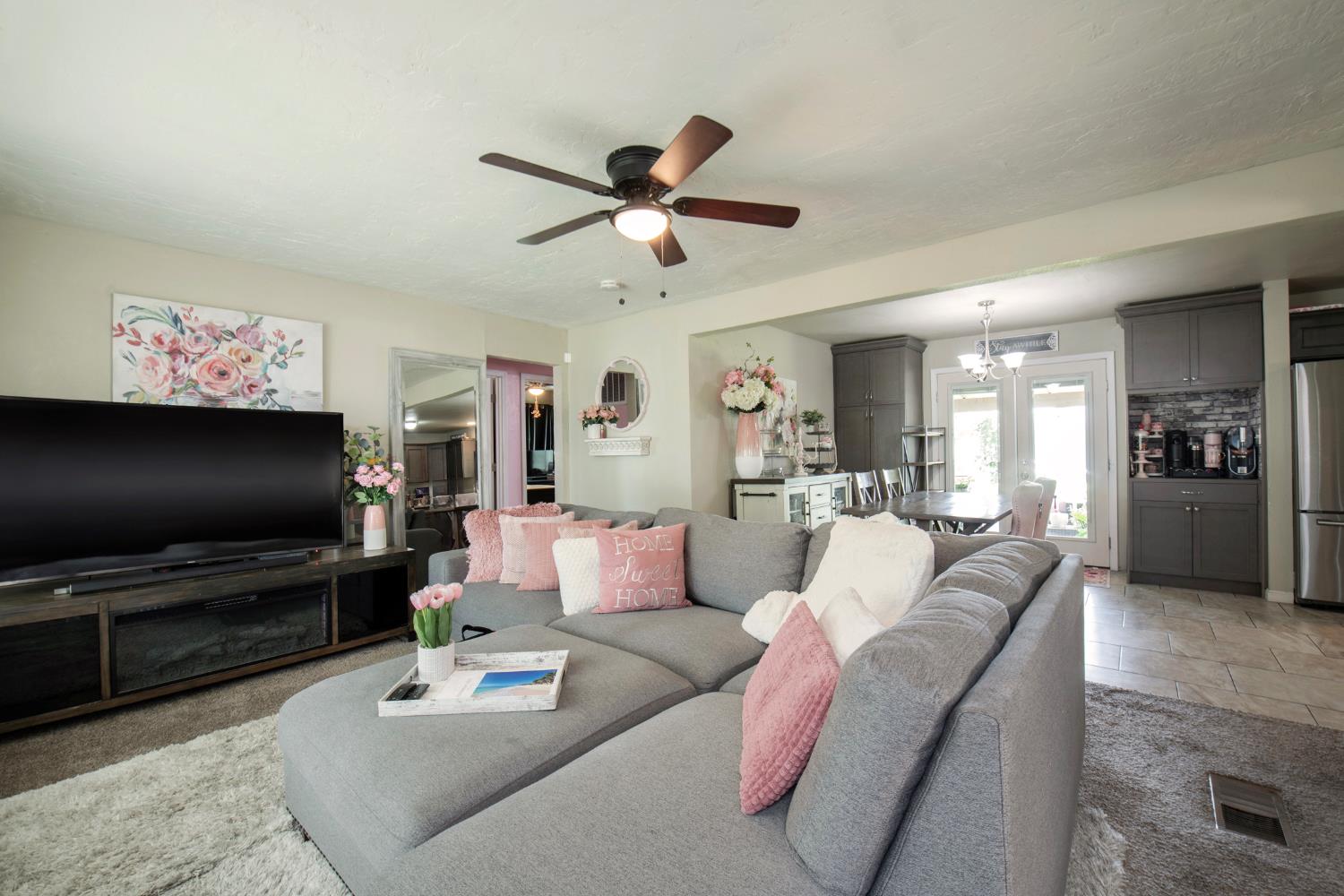814 W Vassar Ave, Fresno, CA 93705