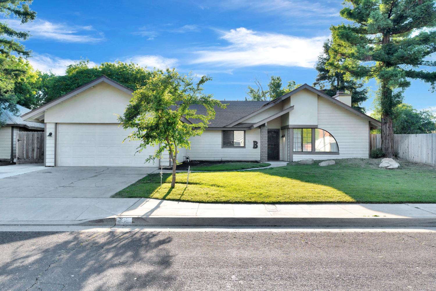 42 McKelvy Ave, Clovis, CA 93611