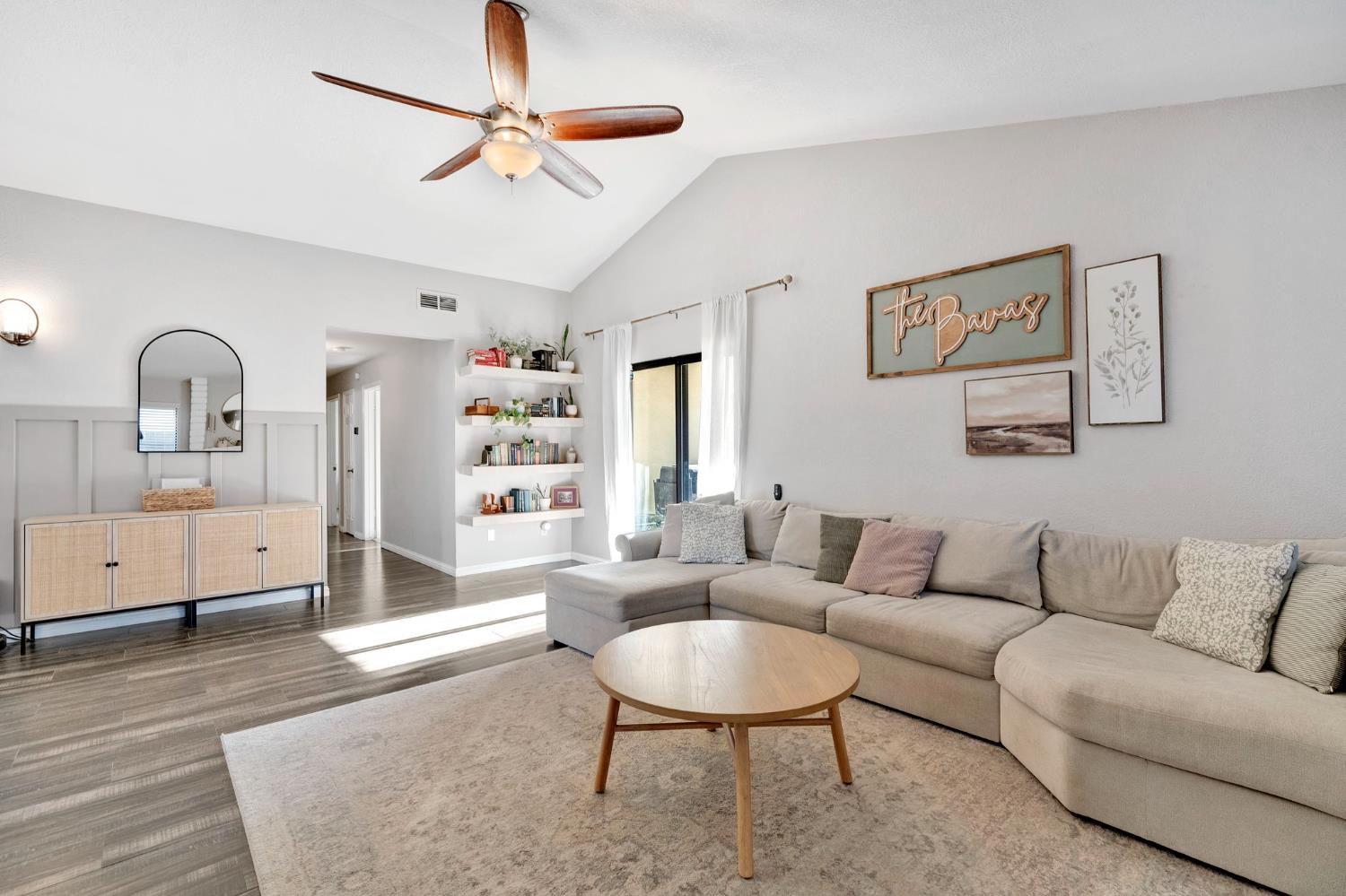 42 McKelvy Ave, Clovis, CA 93611