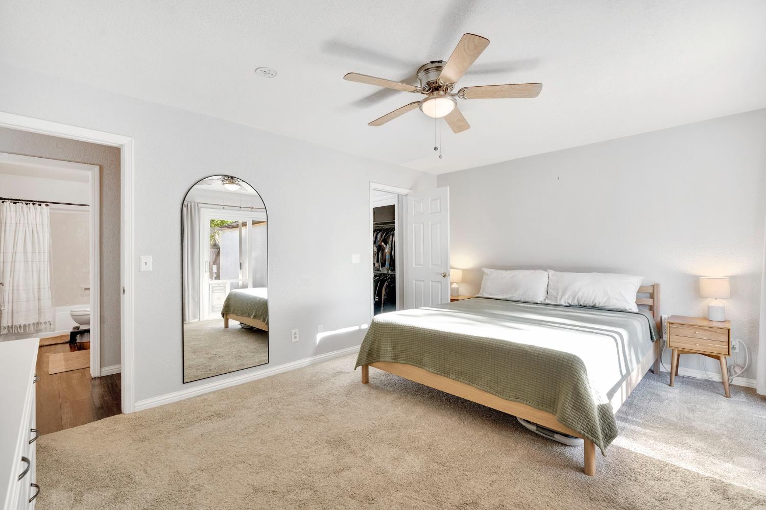 42 McKelvy Ave, Clovis, CA 93611