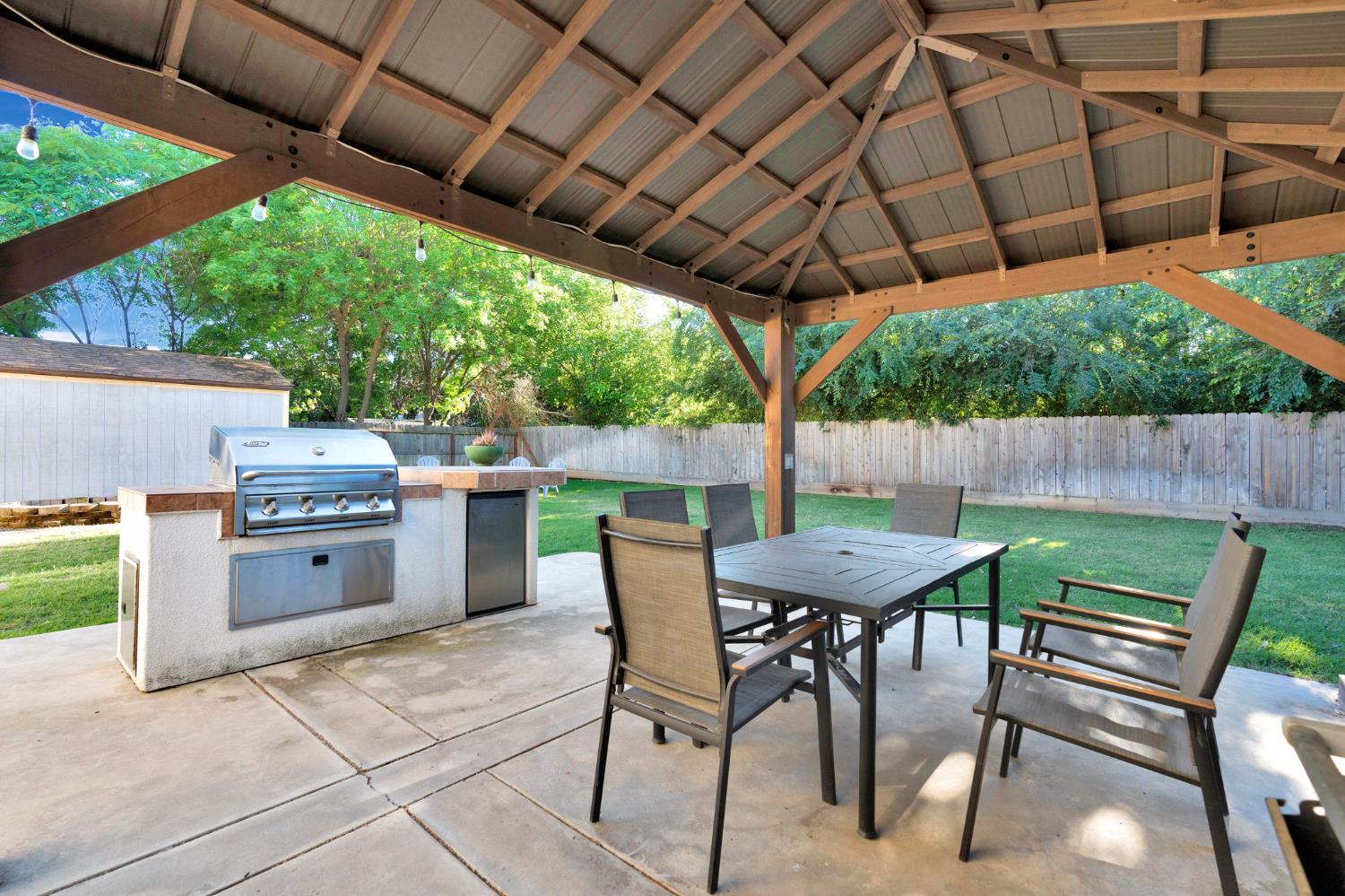 42 McKelvy Ave, Clovis, CA 93611