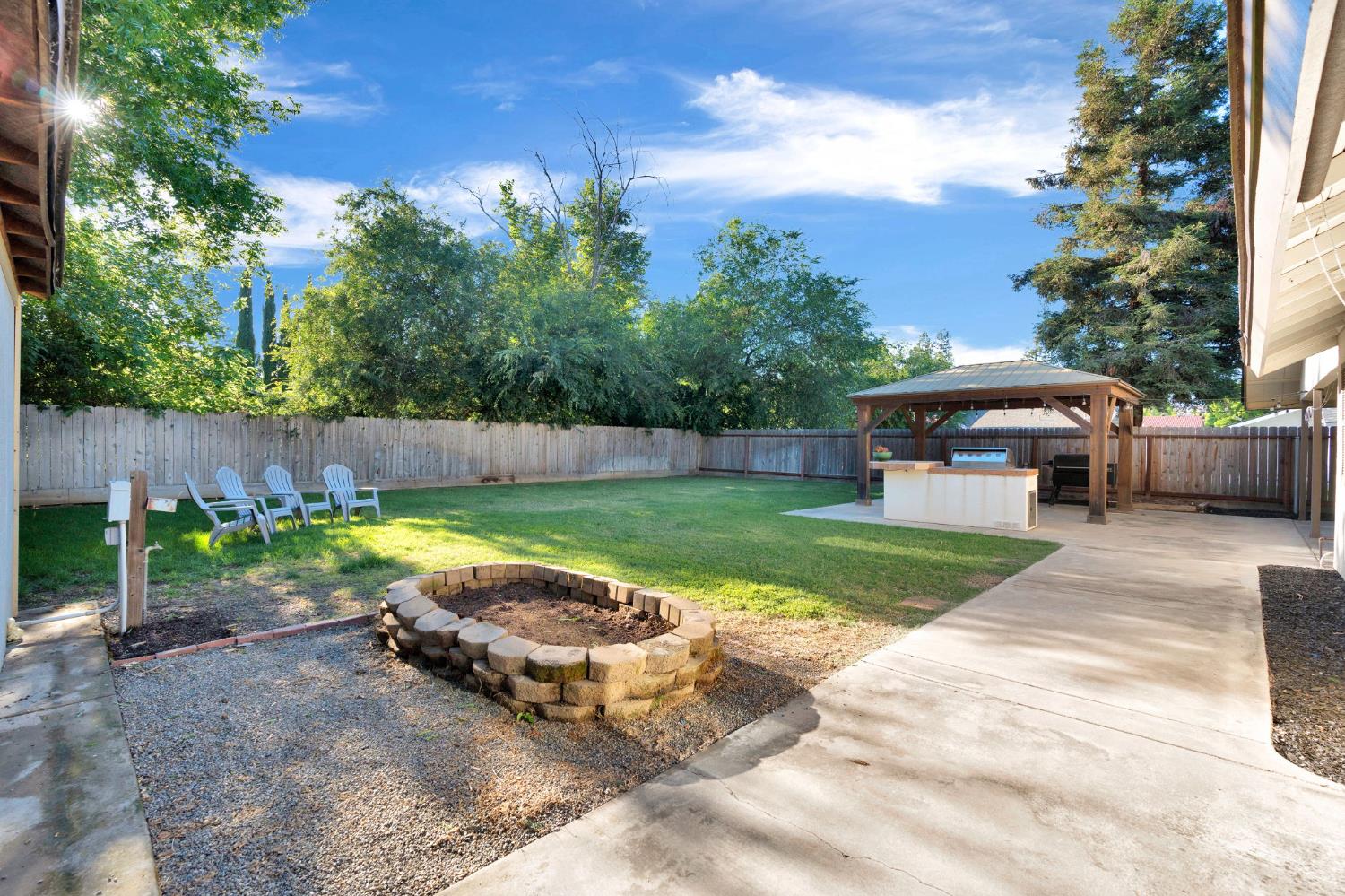 42 McKelvy Ave, Clovis, CA 93611