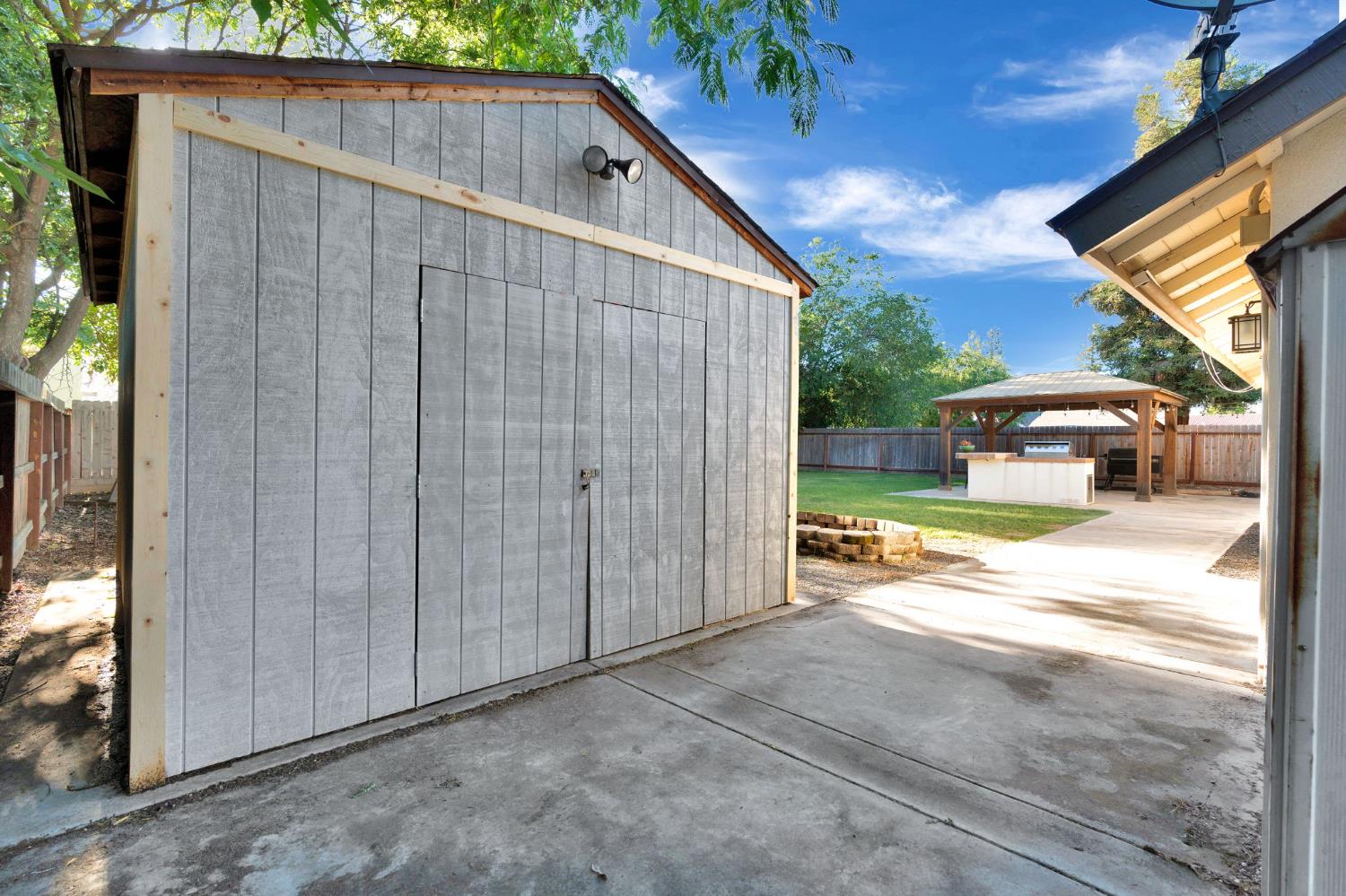 42 McKelvy Ave, Clovis, CA 93611