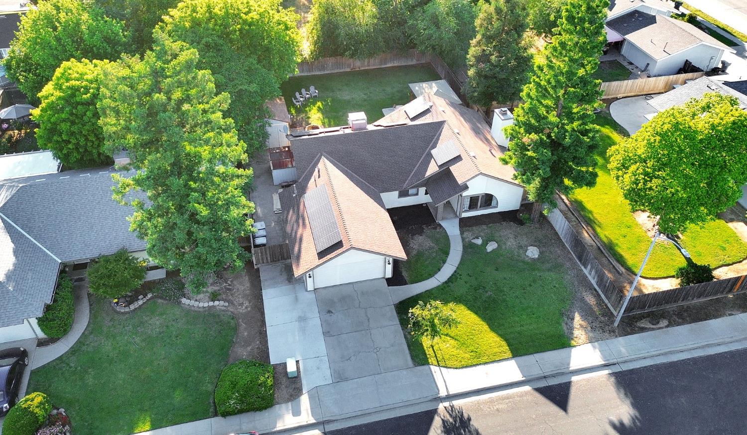 42 McKelvy Ave, Clovis, CA 93611