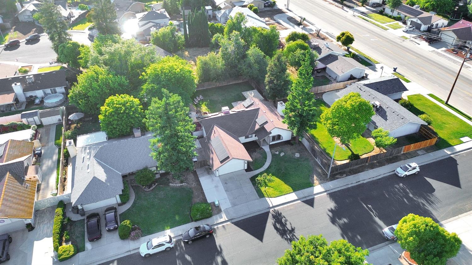 42 McKelvy Ave, Clovis, CA 93611