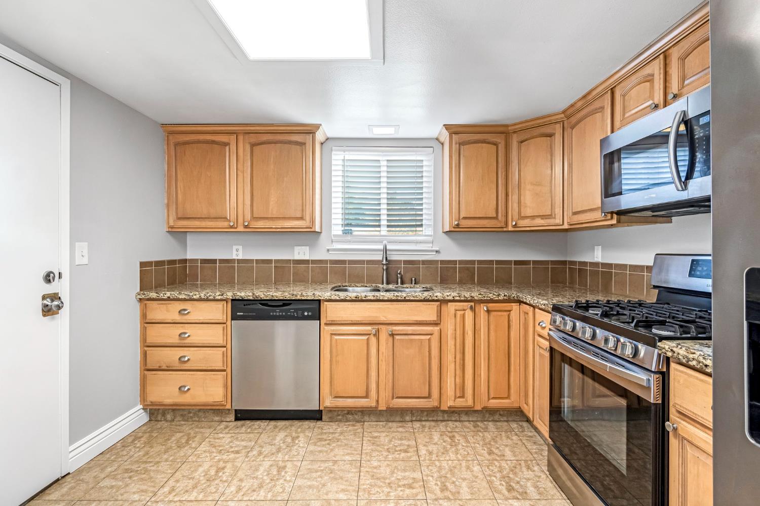 5306 N Carlsbad Ave, Fresno, CA 93722