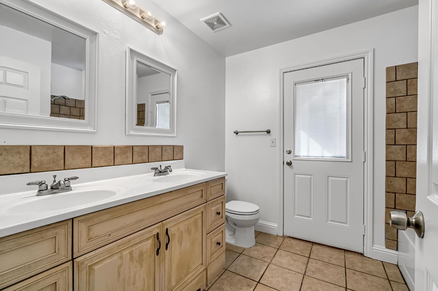 5306 N Carlsbad Ave, Fresno, CA 93722