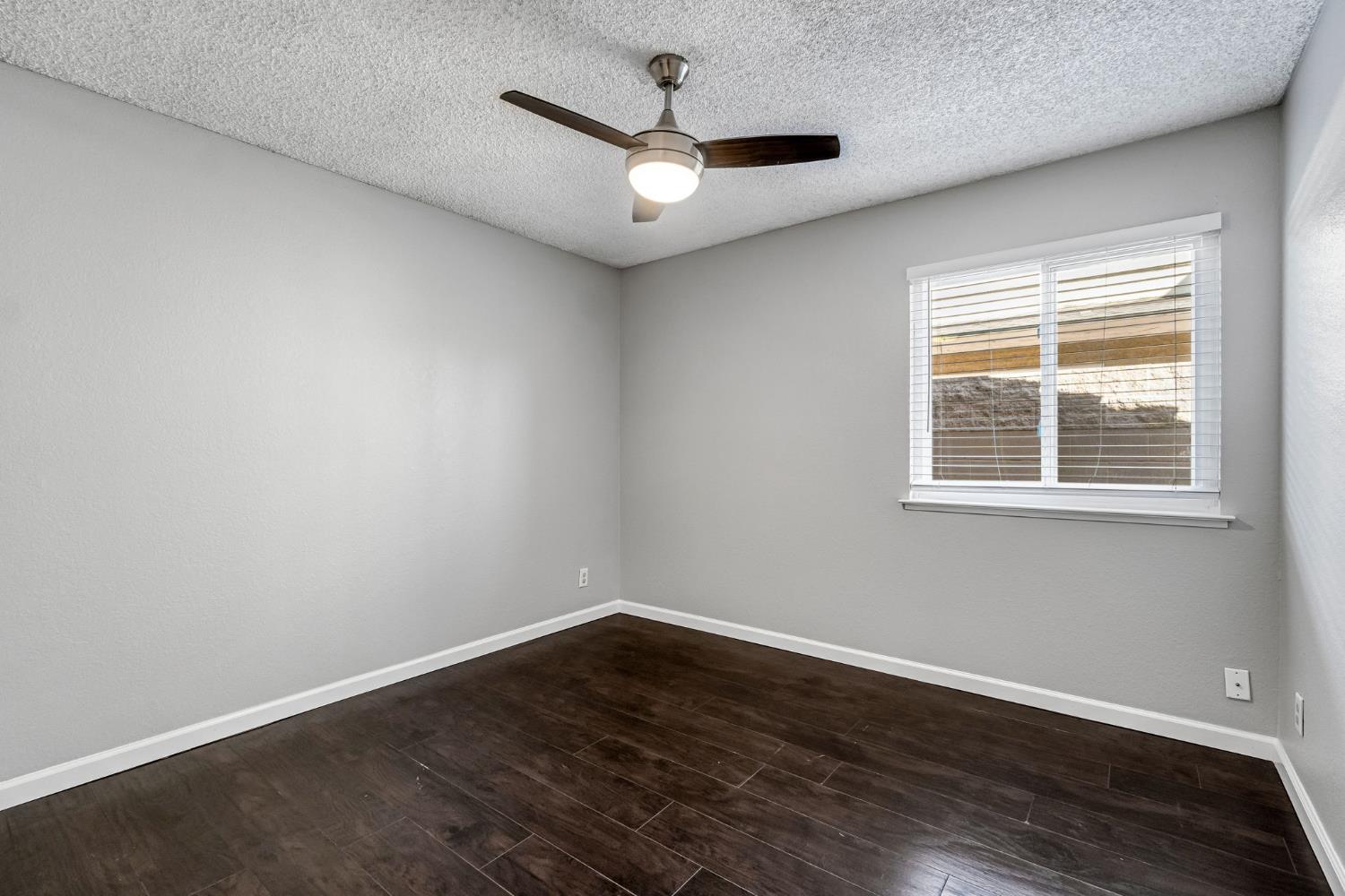 5306 N Carlsbad Ave, Fresno, CA 93722