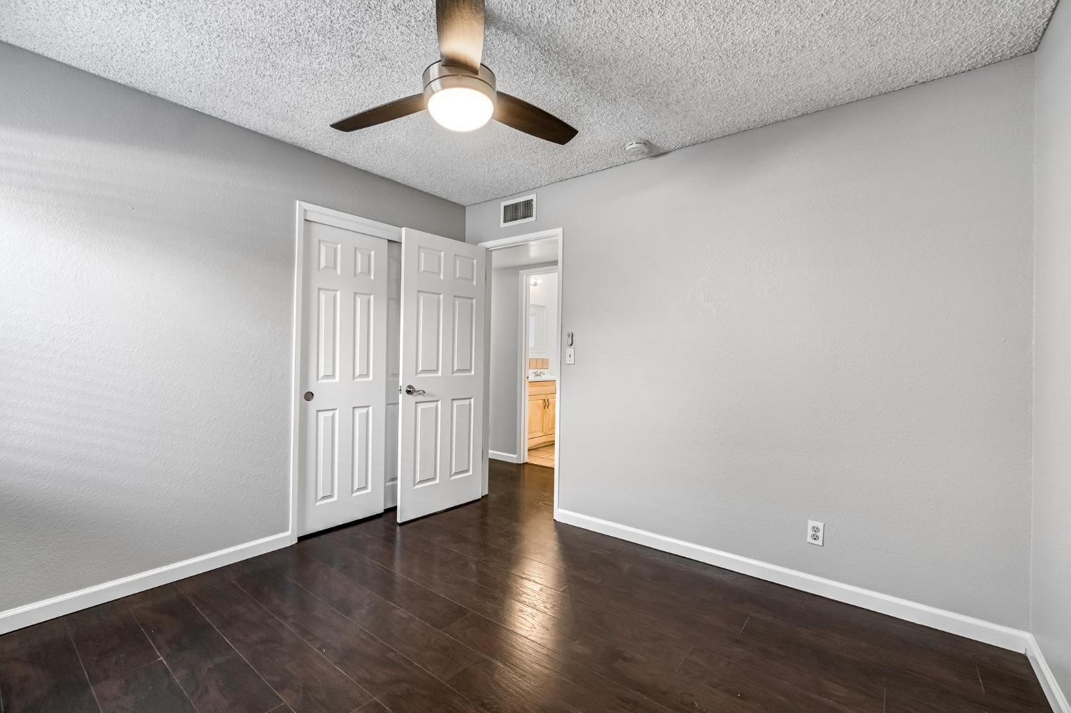 5306 N Carlsbad Ave, Fresno, CA 93722