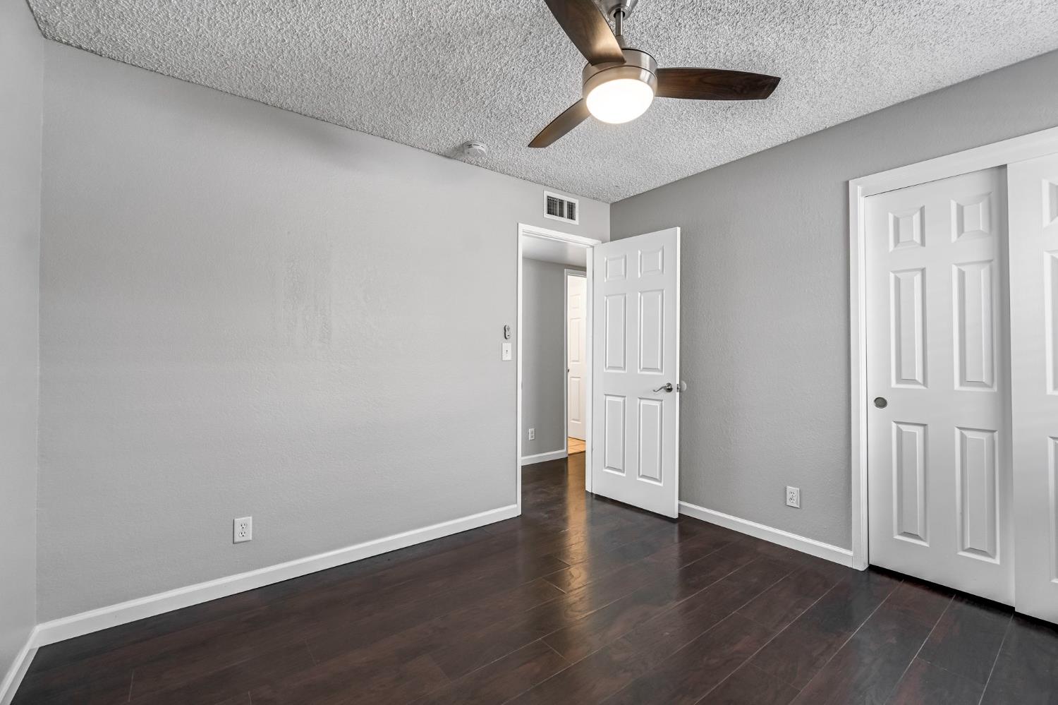 5306 N Carlsbad Ave, Fresno, CA 93722