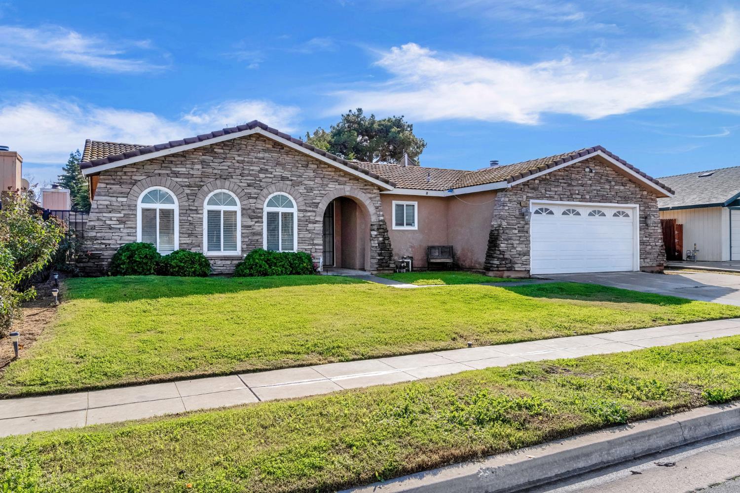 5306 N Carlsbad Ave, Fresno, CA 93722