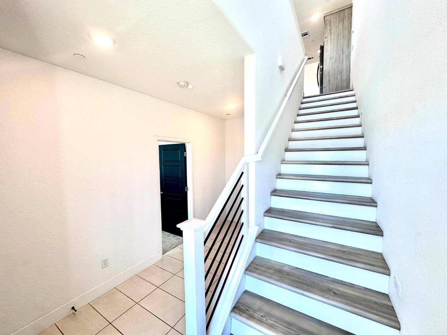 478 Mahogany Ln, Clovis, CA 93611