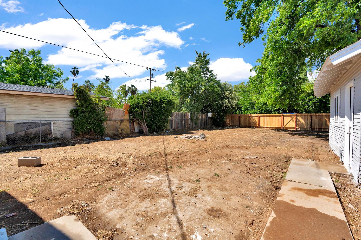 3935 E Balch Ave, Fresno, CA 93702