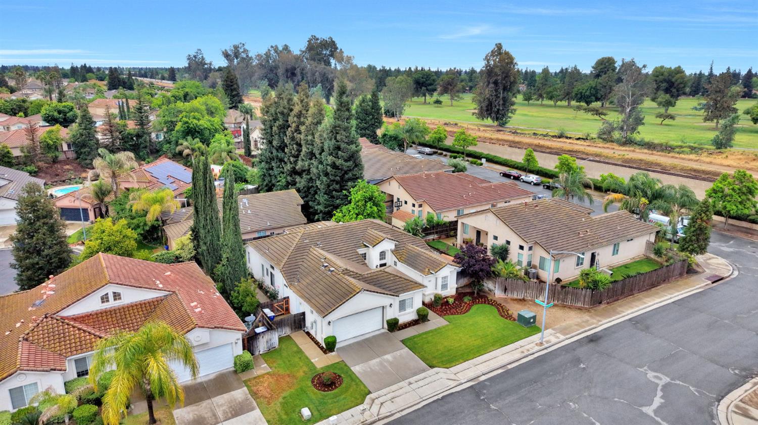 6074 W El Paso Ave, Fresno, CA 93722