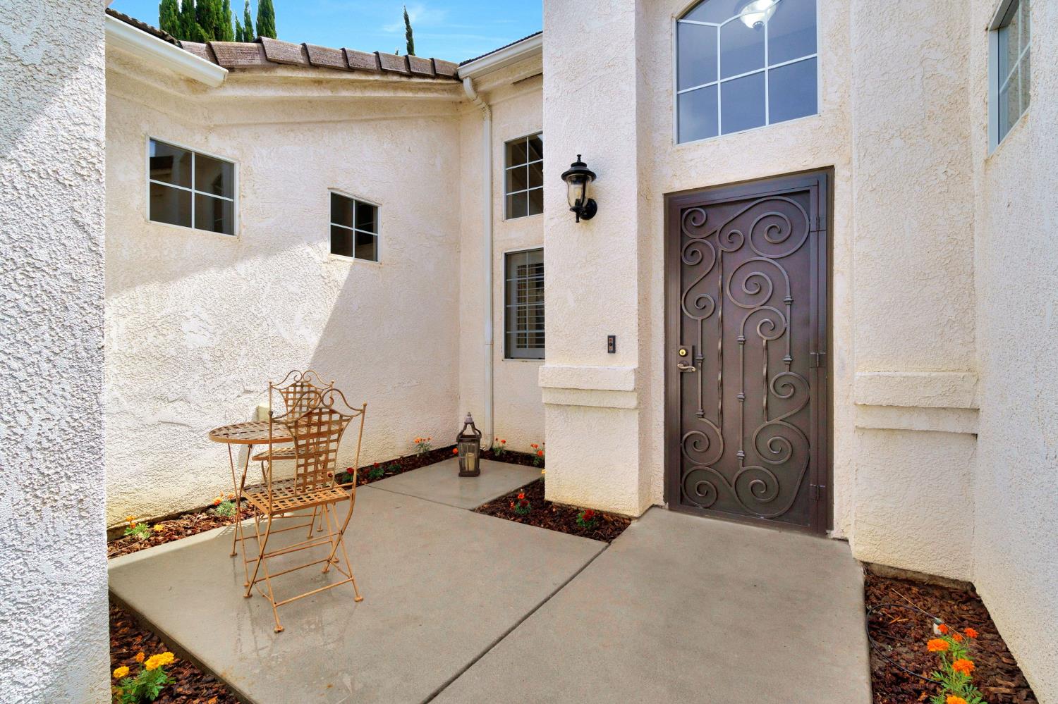 6074 W El Paso Ave, Fresno, CA 93722