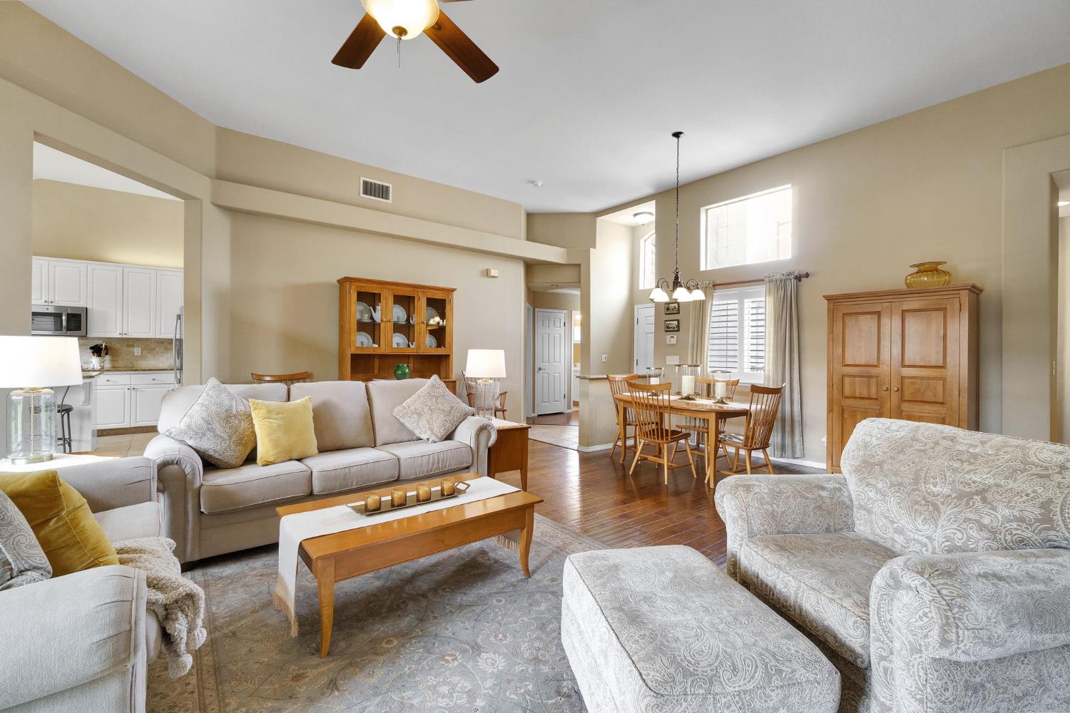 6074 W El Paso Ave, Fresno, CA 93722