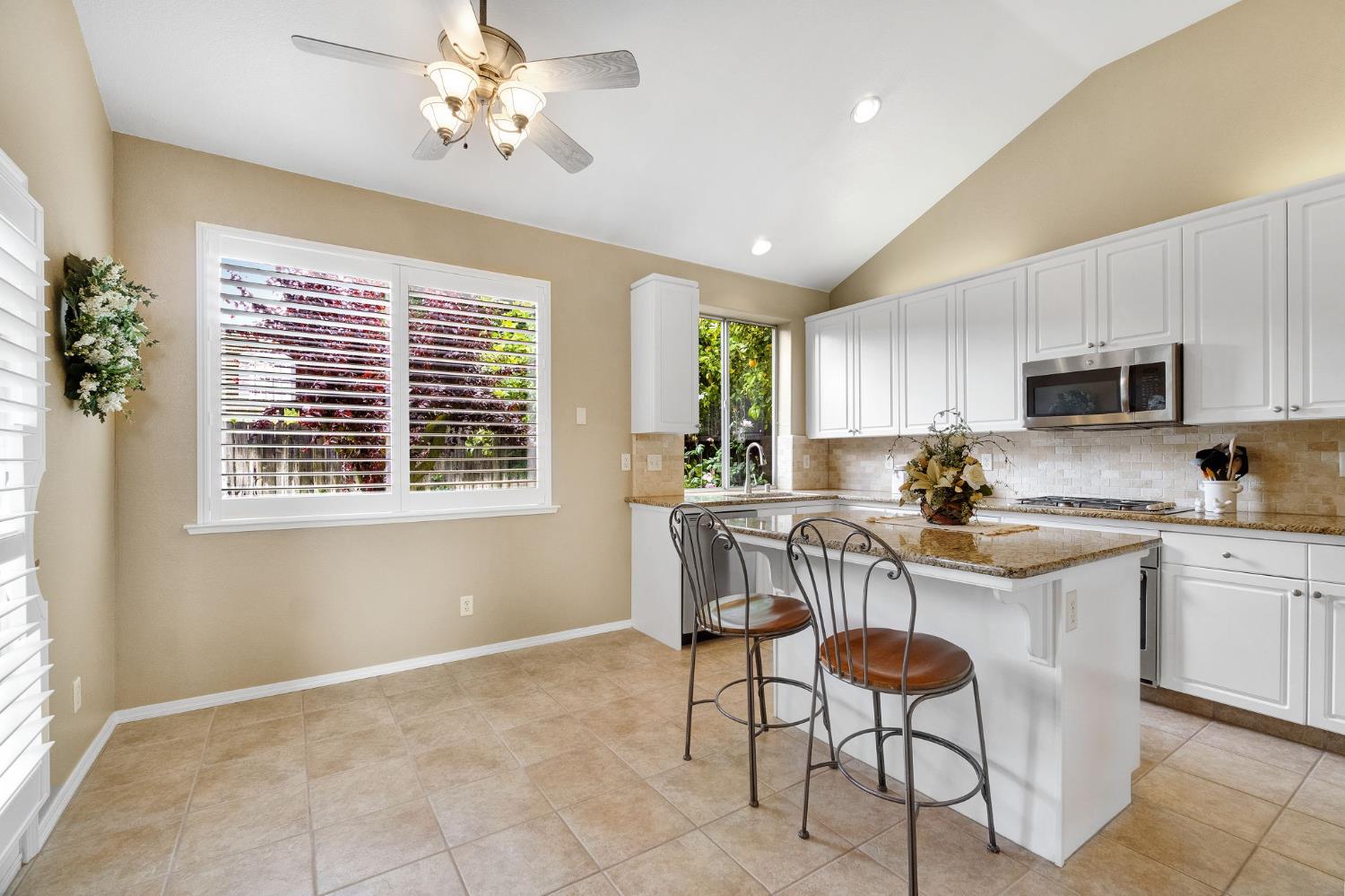 6074 W El Paso Ave, Fresno, CA 93722