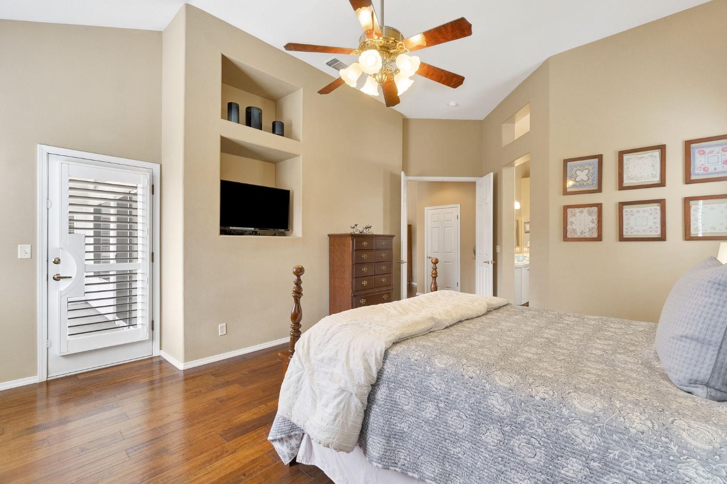 6074 W El Paso Ave, Fresno, CA 93722