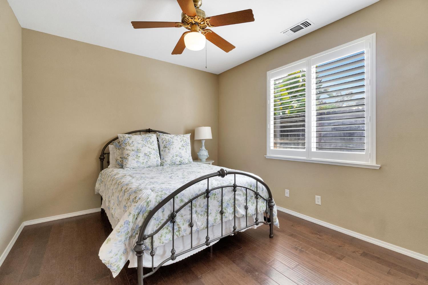 6074 W El Paso Ave, Fresno, CA 93722