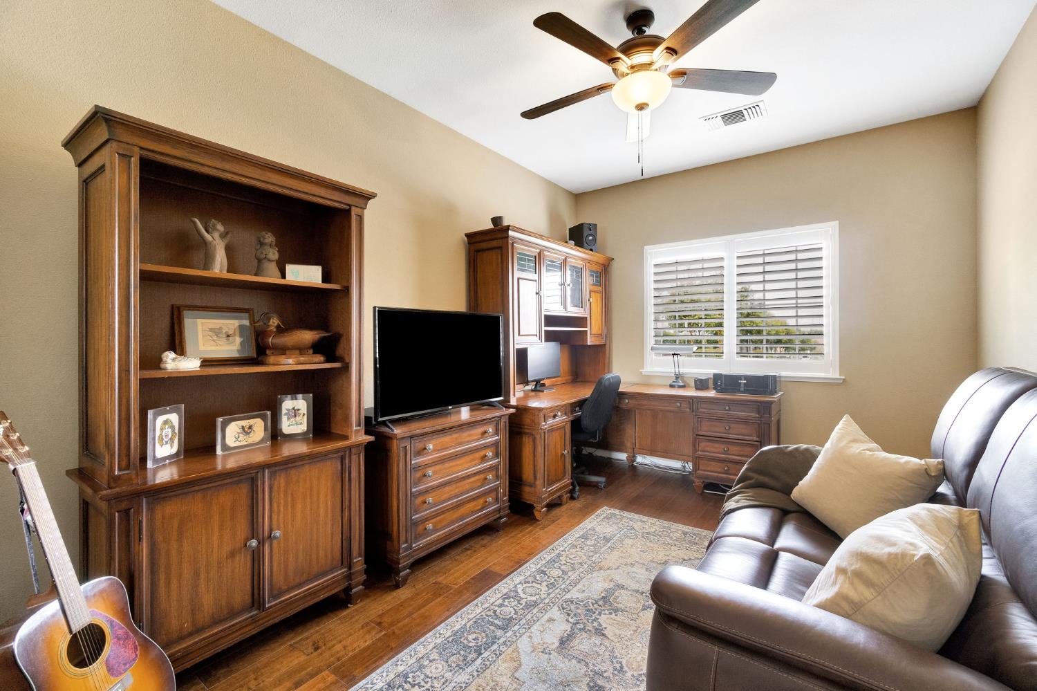 6074 W El Paso Ave, Fresno, CA 93722
