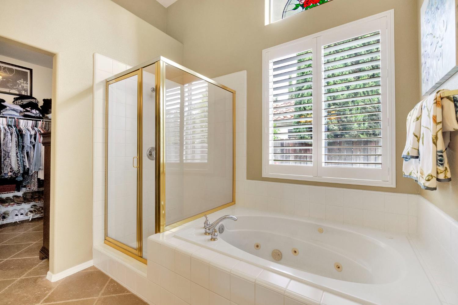 6074 W El Paso Ave, Fresno, CA 93722