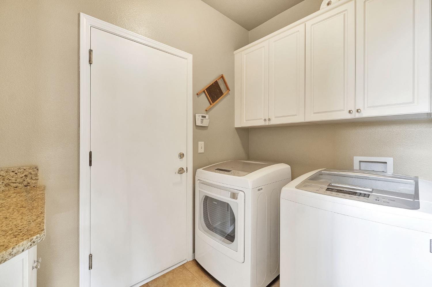 6074 W El Paso Ave, Fresno, CA 93722