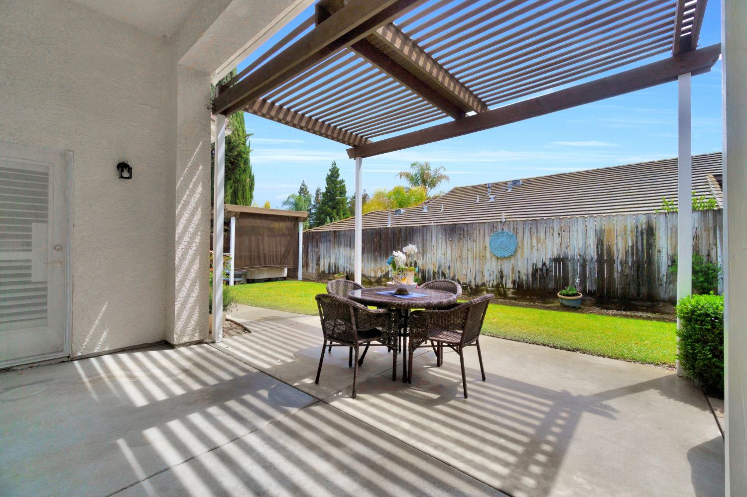 6074 W El Paso Ave, Fresno, CA 93722