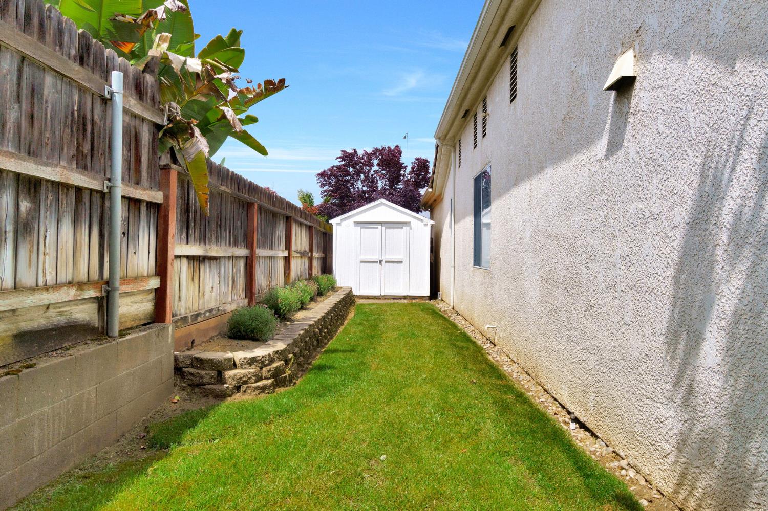 6074 W El Paso Ave, Fresno, CA 93722