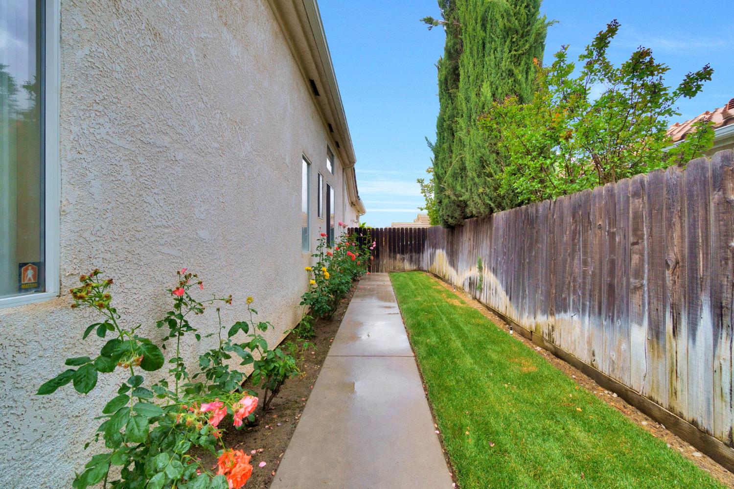 6074 W El Paso Ave, Fresno, CA 93722
