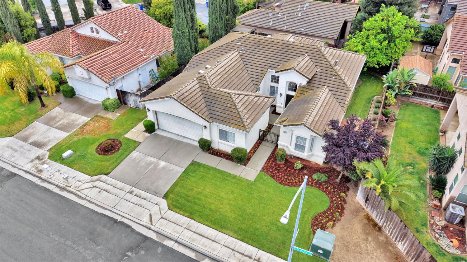 6074 W El Paso Ave, Fresno, CA 93722