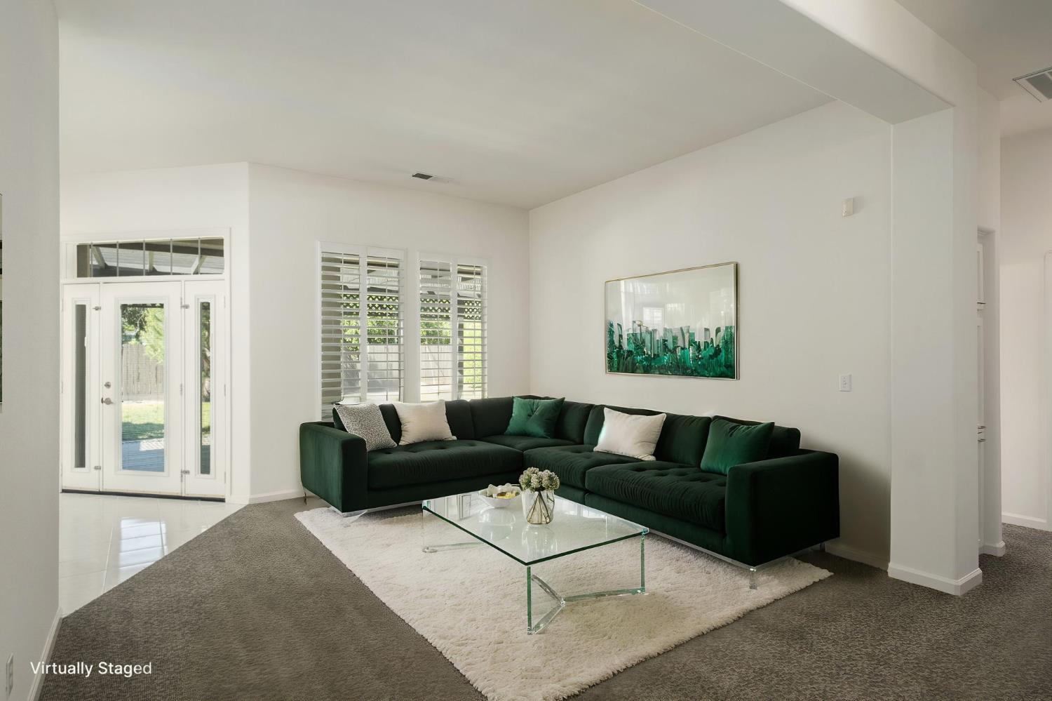 512 W Fallbrook Ave, Clovis, CA 93611