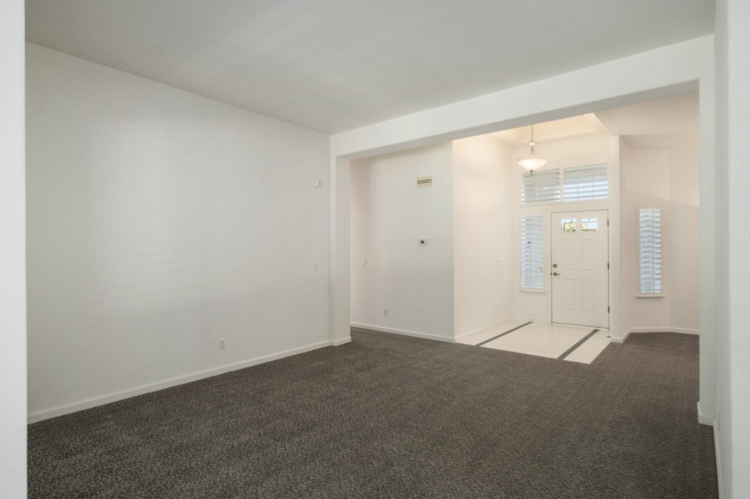 512 W Fallbrook Ave, Clovis, CA 93611