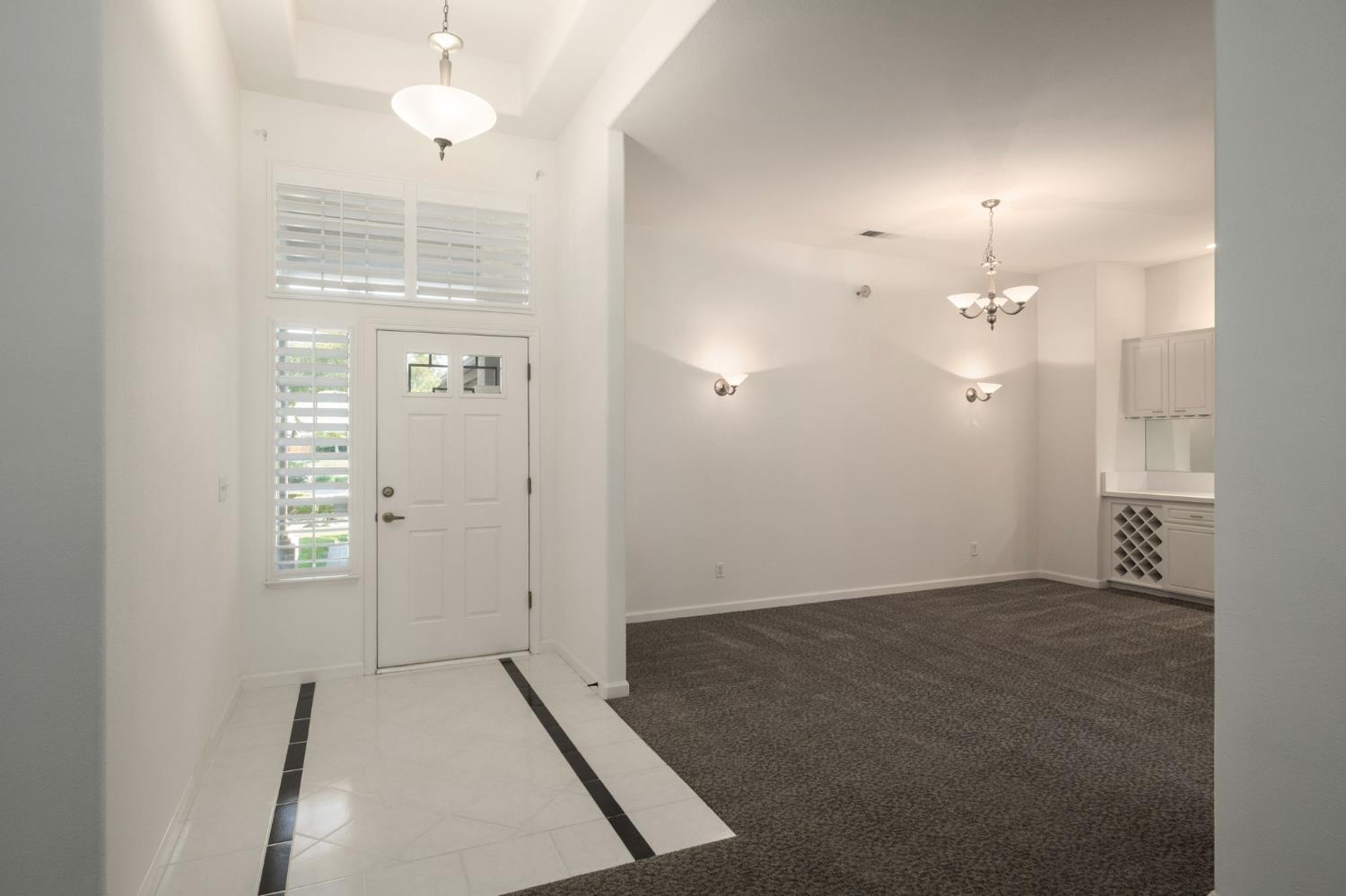 512 W Fallbrook Ave, Clovis, CA 93611