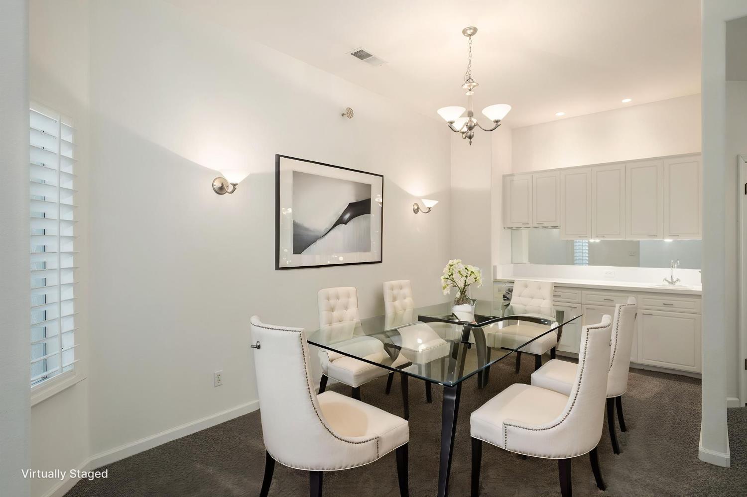 512 W Fallbrook Ave, Clovis, CA 93611