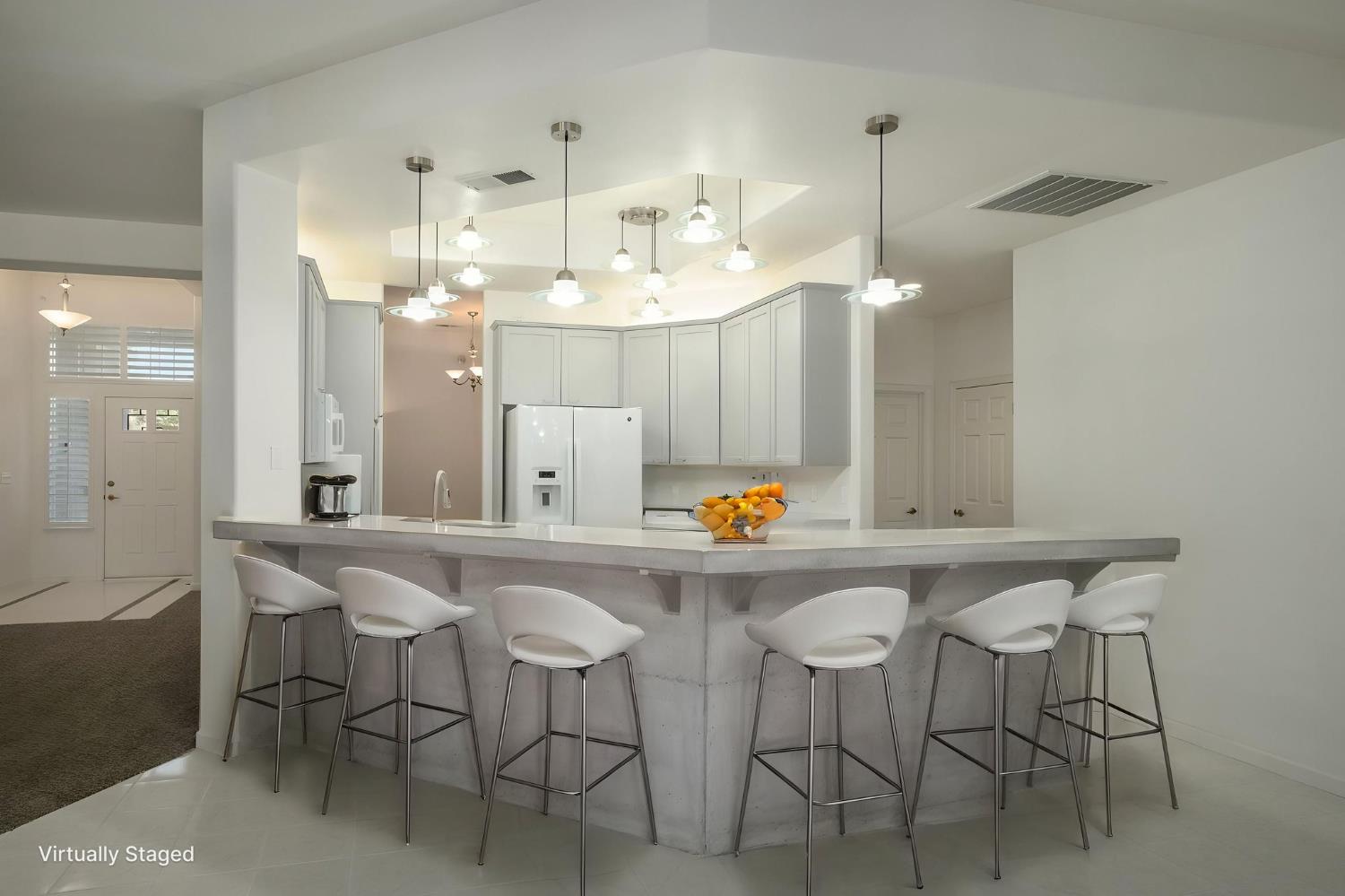 512 W Fallbrook Ave, Clovis, CA 93611